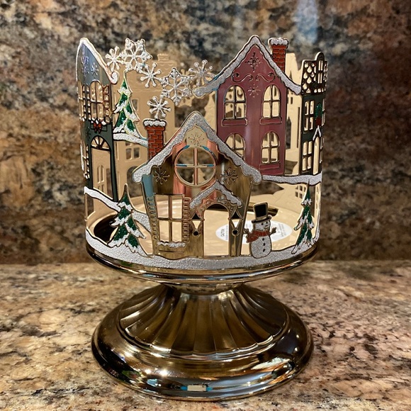 āVillage Sceneā by Bath & Body Works, 3-Wick Candle Holder, 2024 Series, NWT Box - Picture 3 of 15